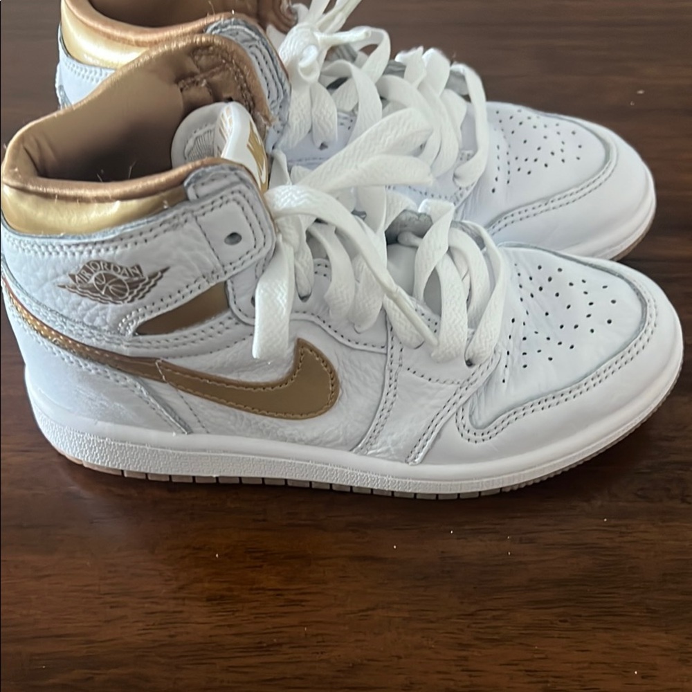 Nike White AJ1 Retro High OG Metallic - White and Gold